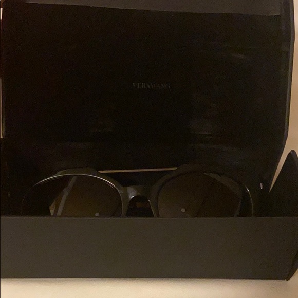 Vera Wang sunglasses - Picture 6 of 6